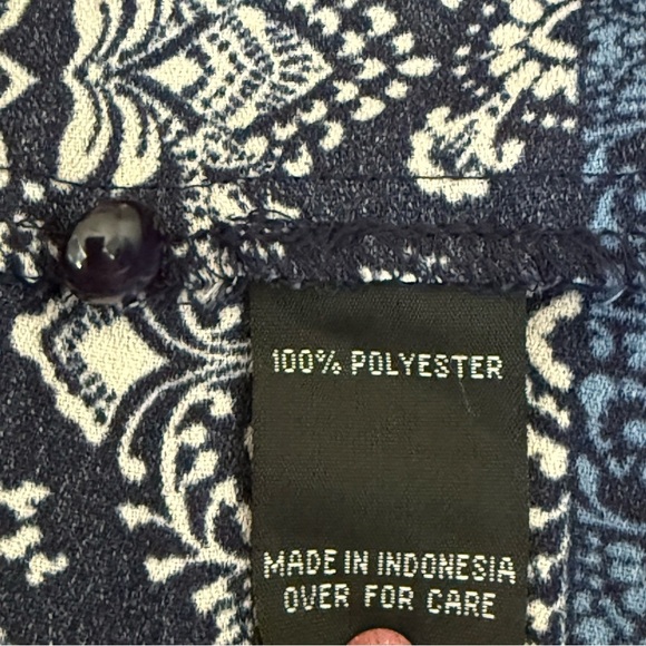 Iz Byer Navy and Cream Patterned Cold shoulder summer Blouse size L polyester - Picture 9 of 12